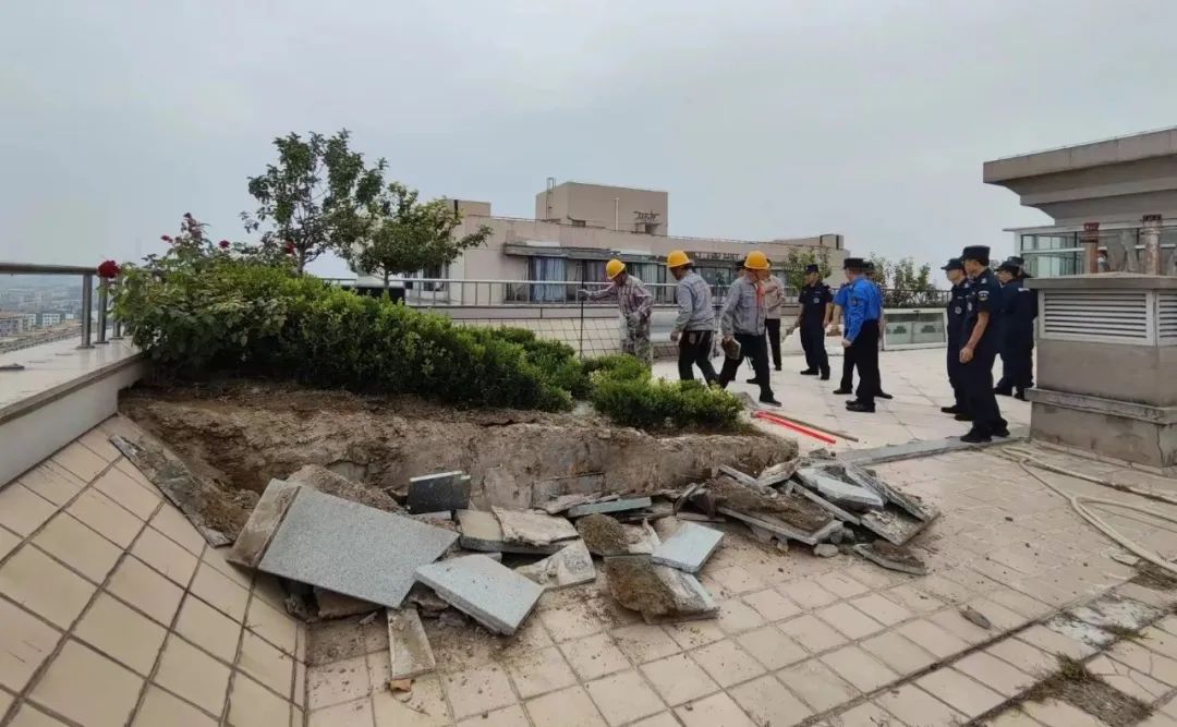 北京一大厦楼顶8处违建,拆!|违建_新浪财经_新浪网