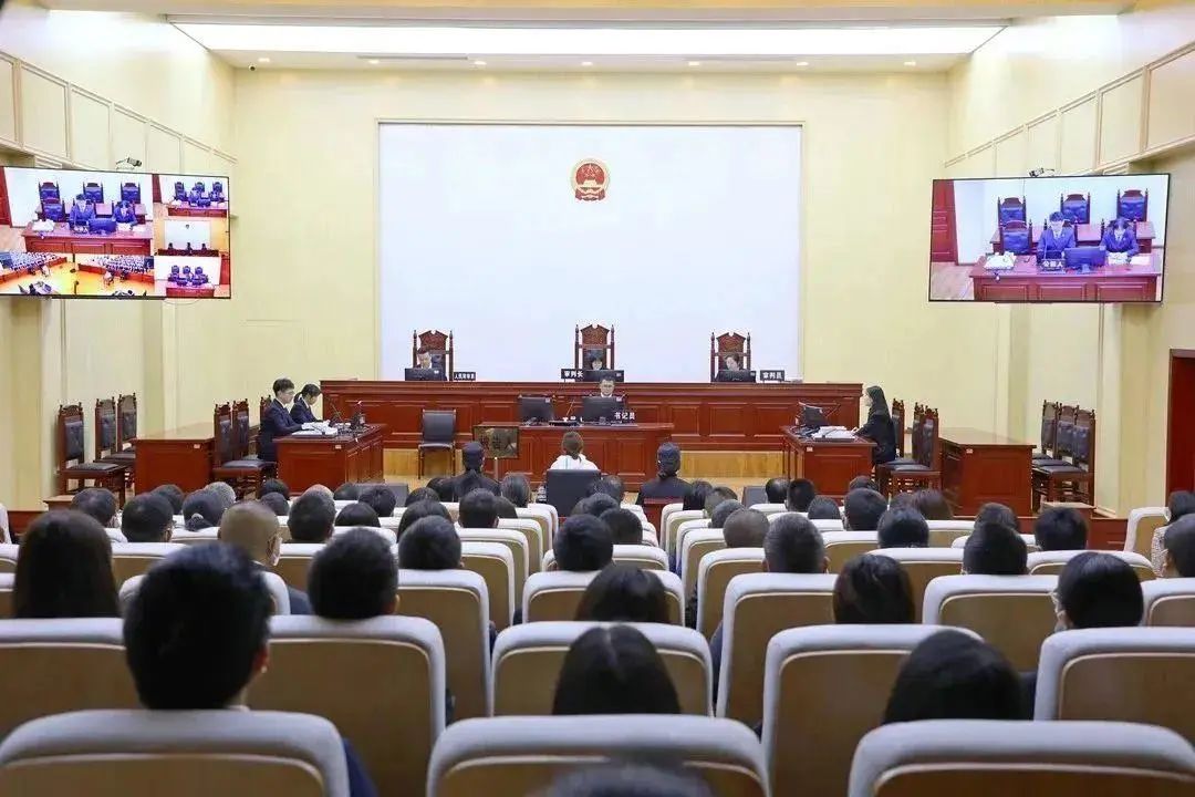 米某某一案开庭现场