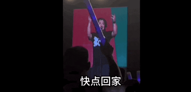 看伍佰的演唱会乱成一锅粥,我爆出了今天第一声大笑|薛之谦|歌迷|老师|歌词|专辑_新浪新闻