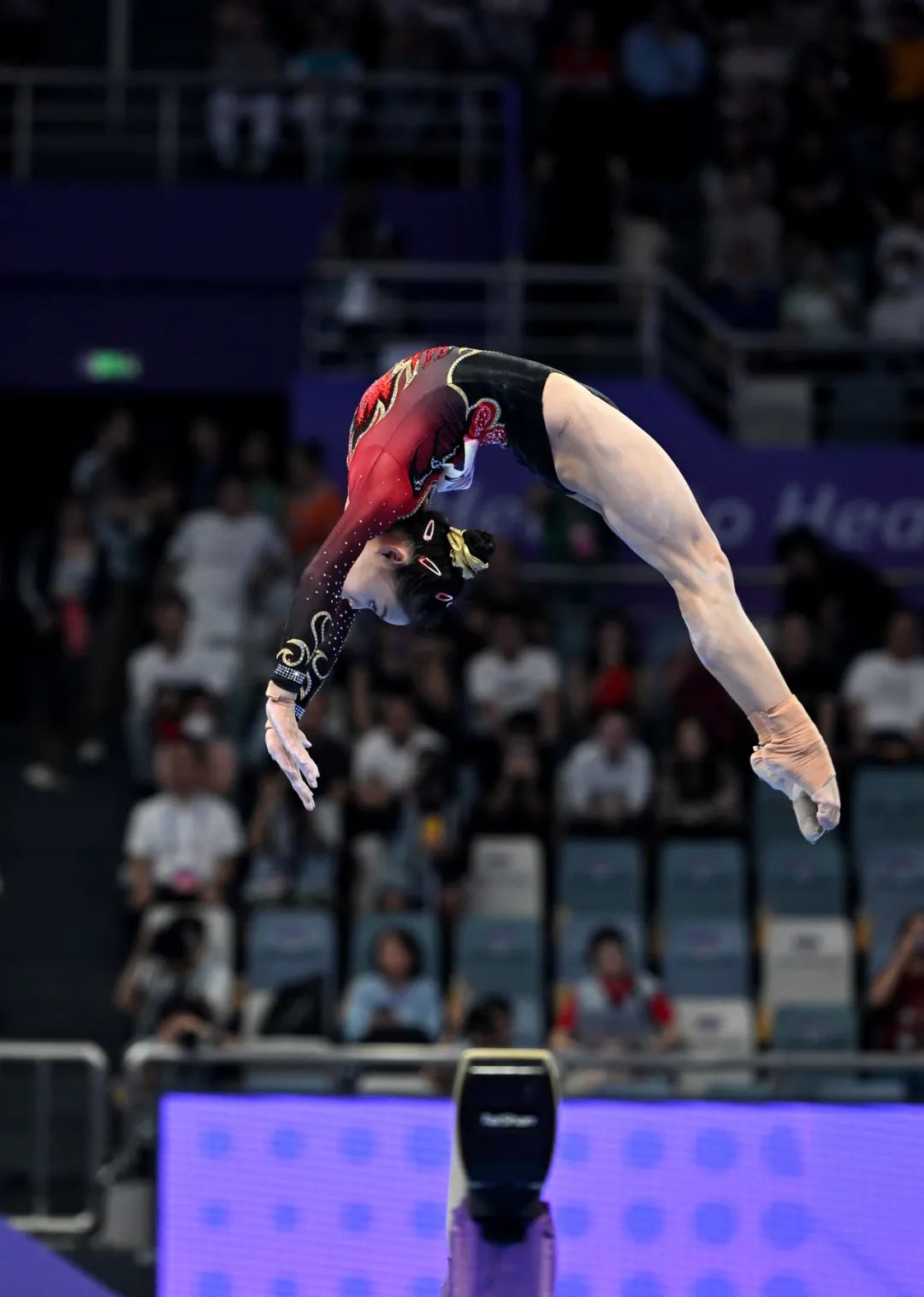 杭州亚运会体操女子资格赛暨团体决赛,中国队选手在平衡木项目比赛中