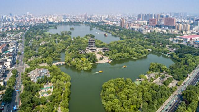 济南大明湖风光.图片来源:视觉中国
