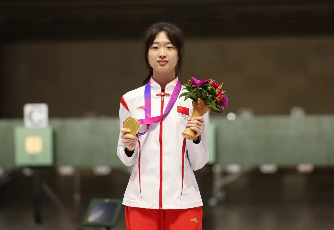 杭州亚运会女子10米气步枪个人决赛,黄雨婷夺冠