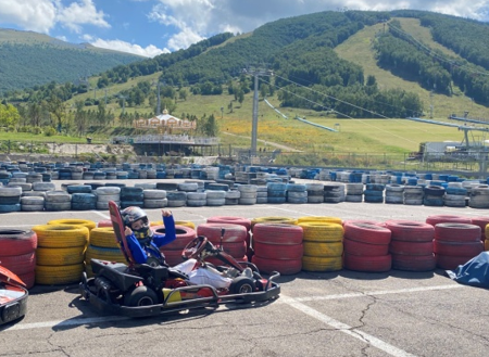 (主持人广弘,冬奥运动员贾宗洋打卡崇礼骑行线路)