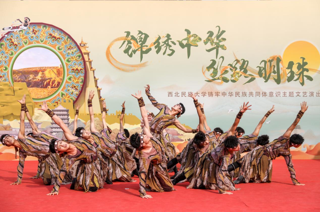 舞蹈《胡杨赞》.