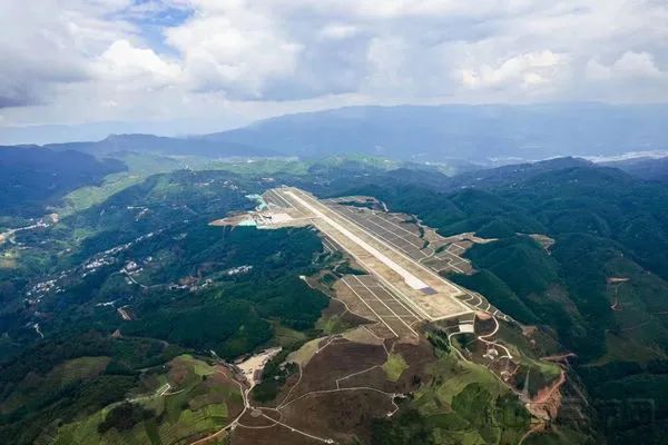 云南临沧凤庆中和通用机场正式投入使用|临沧市_新浪财经_新浪网