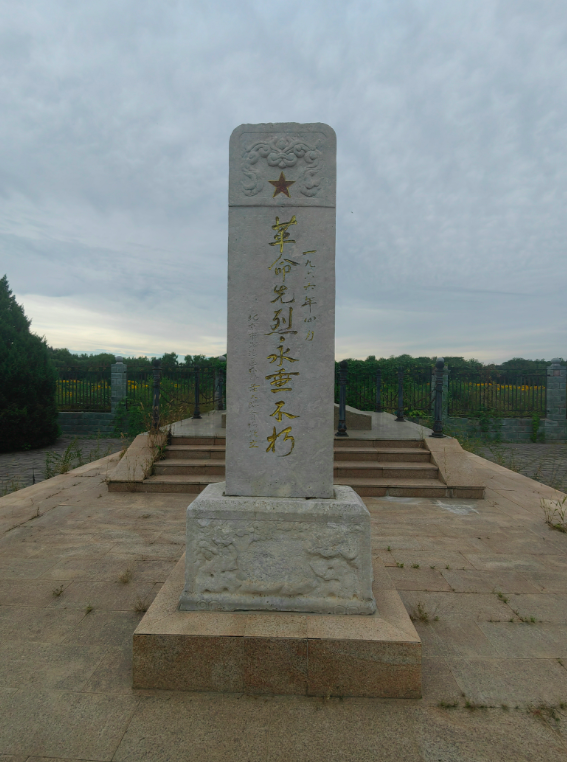 英烈精神已经注入我们的血脉|烈士墓_新浪财经_新浪网