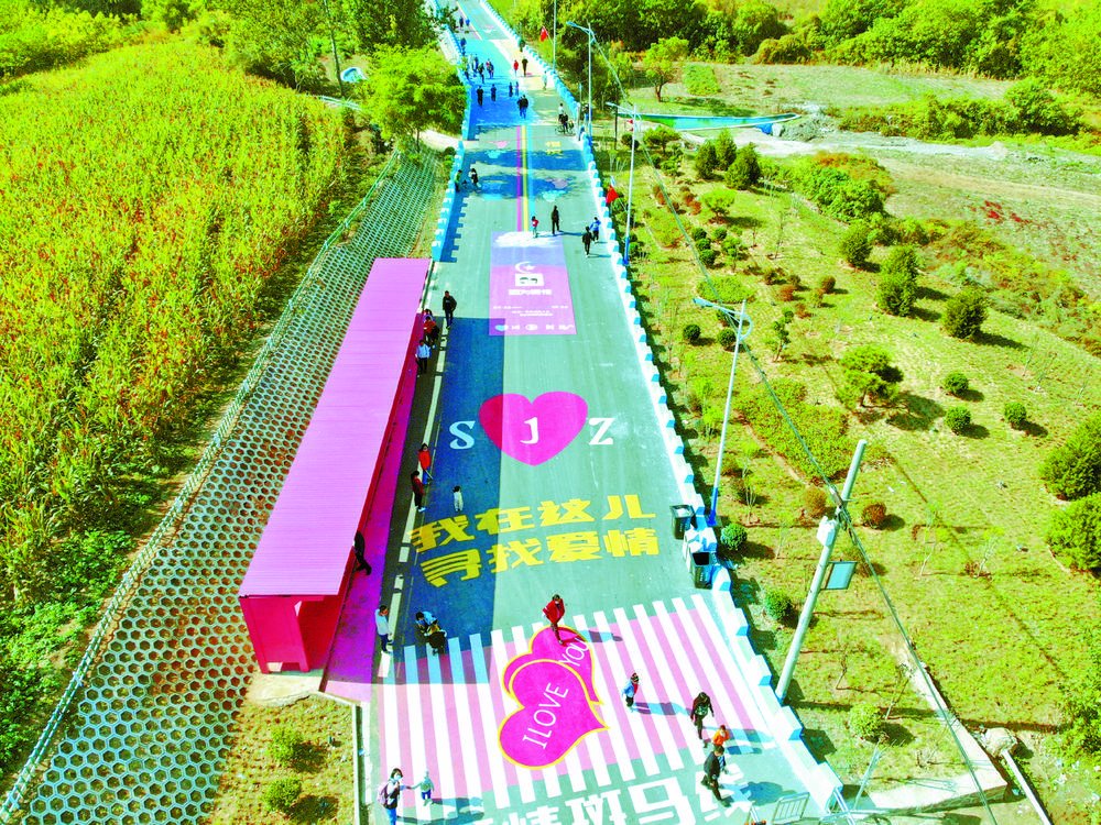 乡村绘新景振兴劲头足