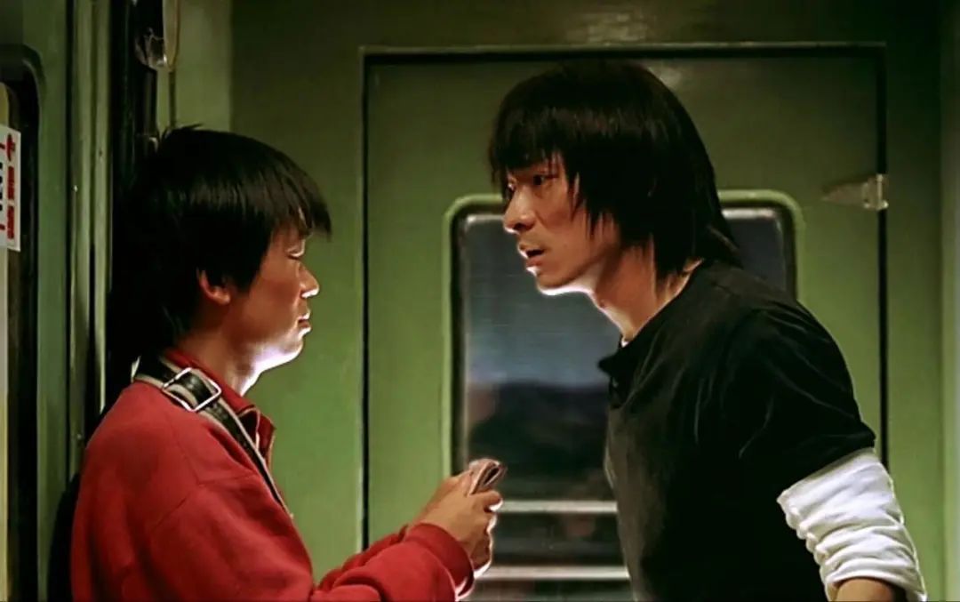 绿皮火车时代,火车票还没有实名制.(图/《天下无贼》)