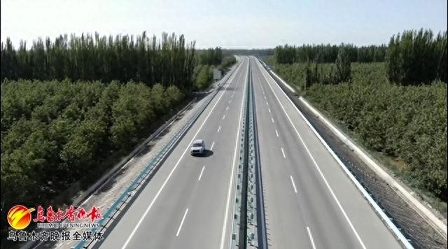 国道580线阿克苏至阿瓦提公路项目.记者马婷 通讯员何永龙摄