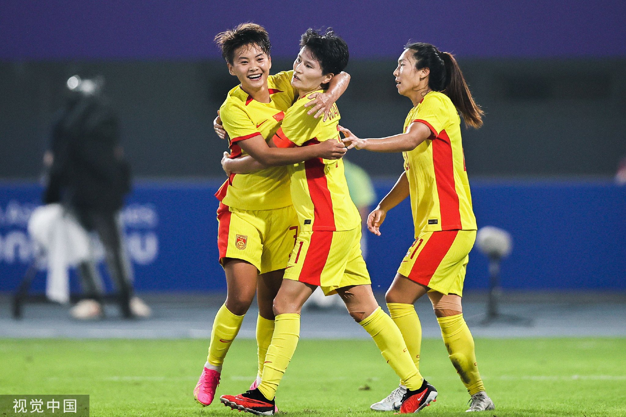 马来西亚女足VS新加坡女足,中国vs新加坡世预赛cctv5