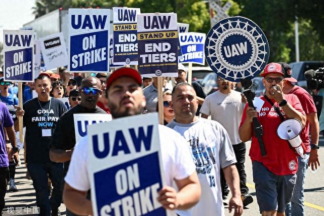 拜登为汽车工人大罢工站台,美资深参议员桑德斯:"历史性的一天"|拜登