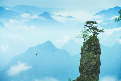 万源八台山独秀峰.
