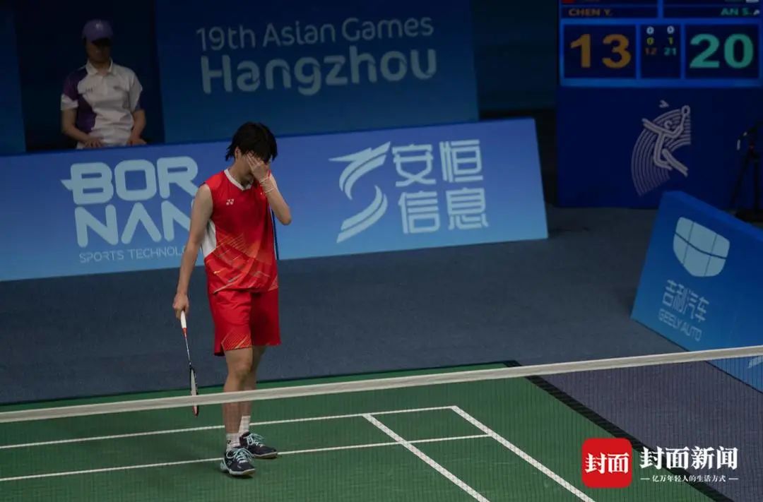 陈雨菲比赛中 陈甘露 摄韩国羽毛球队时隔29年摘的女团金牌 陈甘露 摄