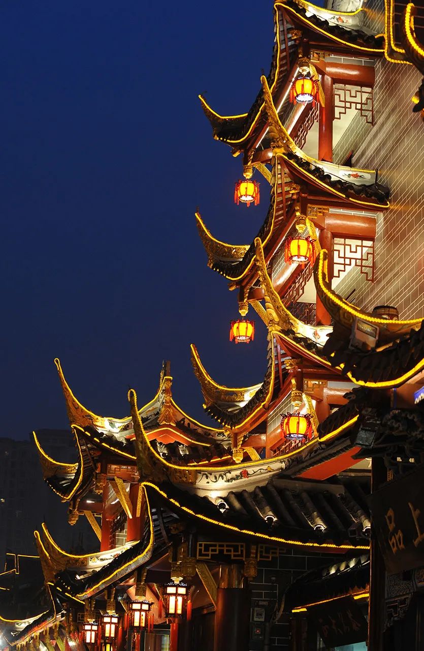 成都琴台路夜景,相如文君当垆卖酒处.(陶轲 摄)