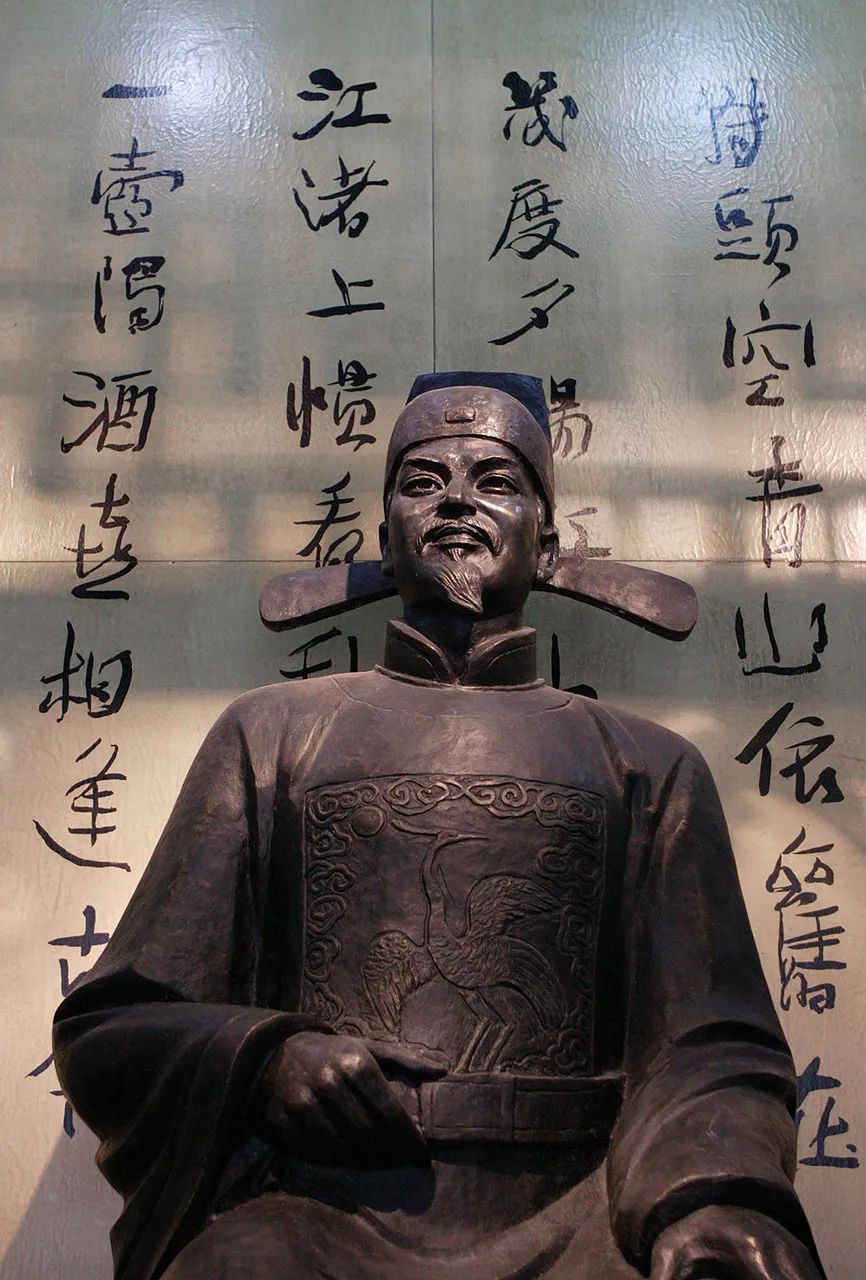 成都新都桂湖内的杨慎像(王强 摄)