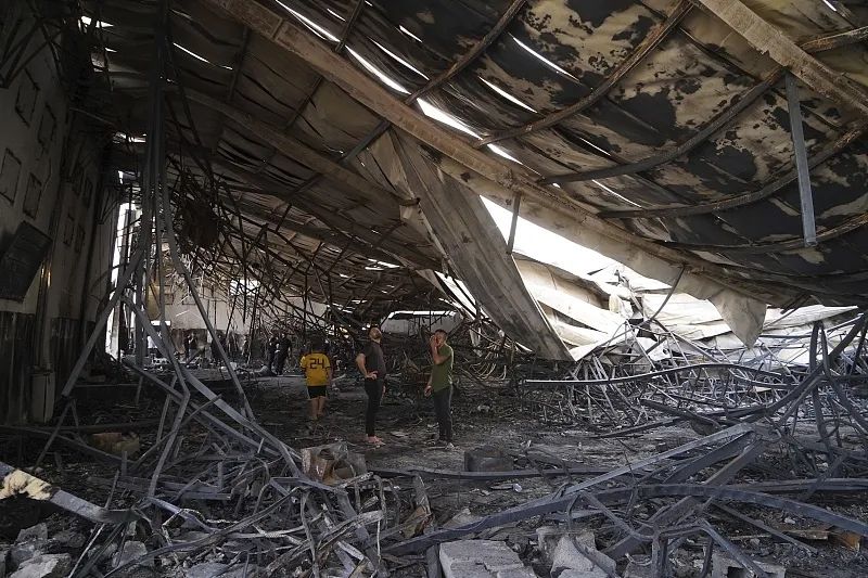 当地时间9月26日,尼尼微省一场婚礼上发生火灾,大火吞没了婚礼大厅。