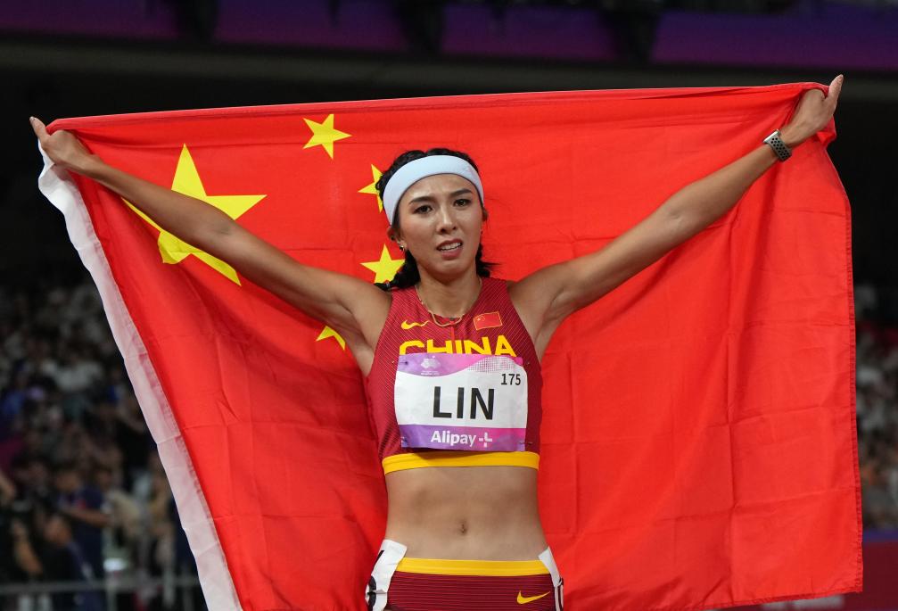 　　10月1日，中国选手林雨薇在比赛后庆祝。新华社记者 李一博 摄