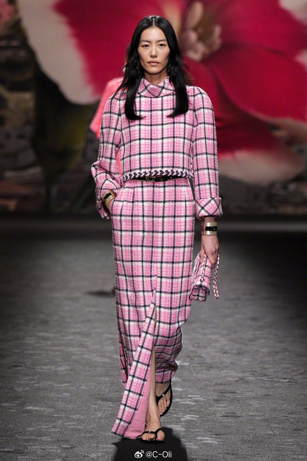 中国超模回归CHANEL 2024春夏成衣秀!🖤扭起来!|中国超模|CHANEL|巴黎时装周_新浪新闻
