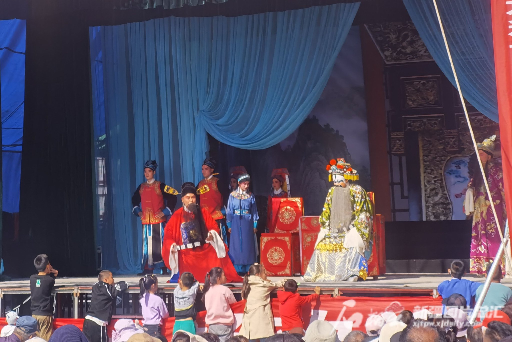 10月2日,《血溅乌纱》演出现场.天山网-新疆日报记者刘萌萌 摄