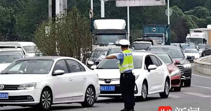 南京浦口警方确保长假交通安全，苏皖道路交通融通管理效果突显