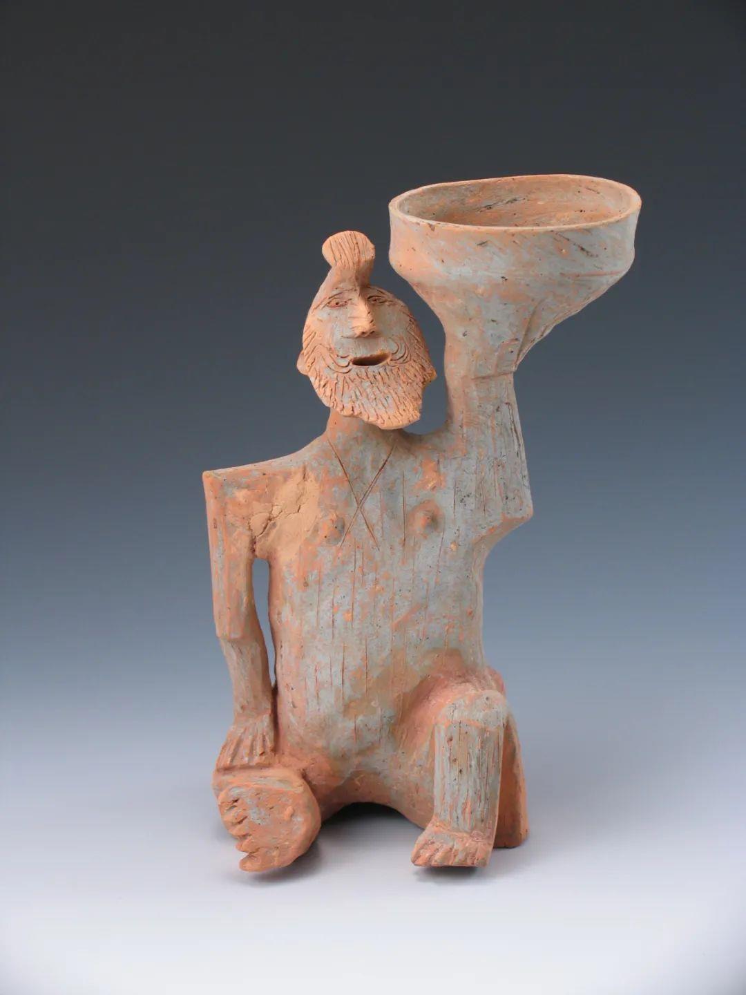 西汉陶胡人俑座灯 南汉二陵博物馆藏