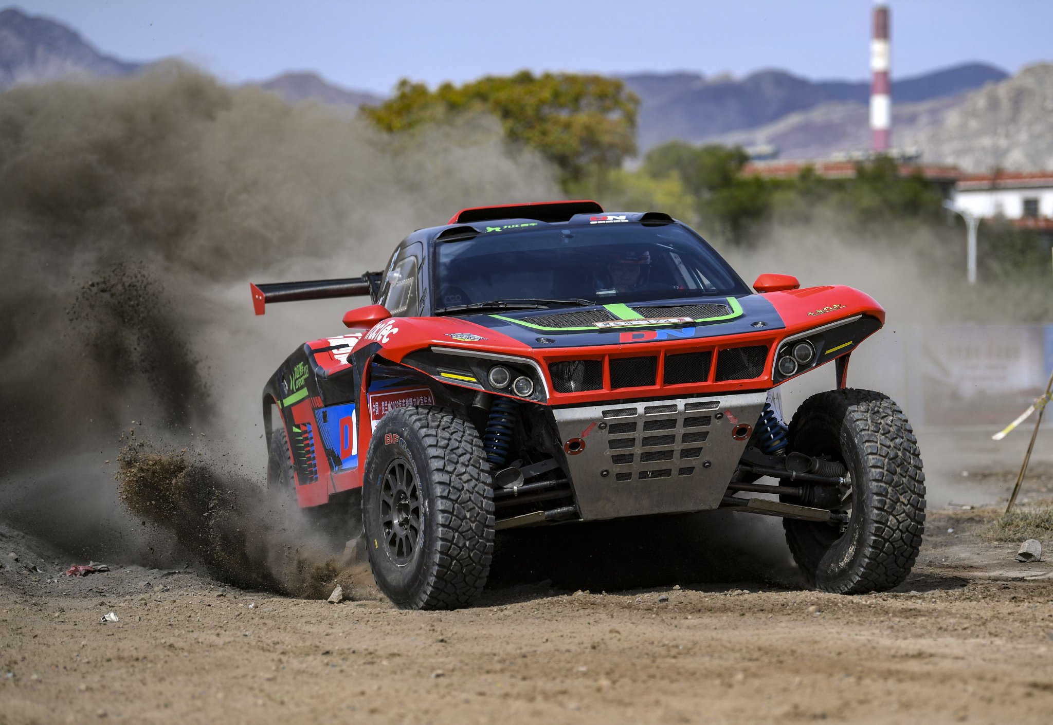 赛车贺兰山汽车越野文化嘉年华开赛