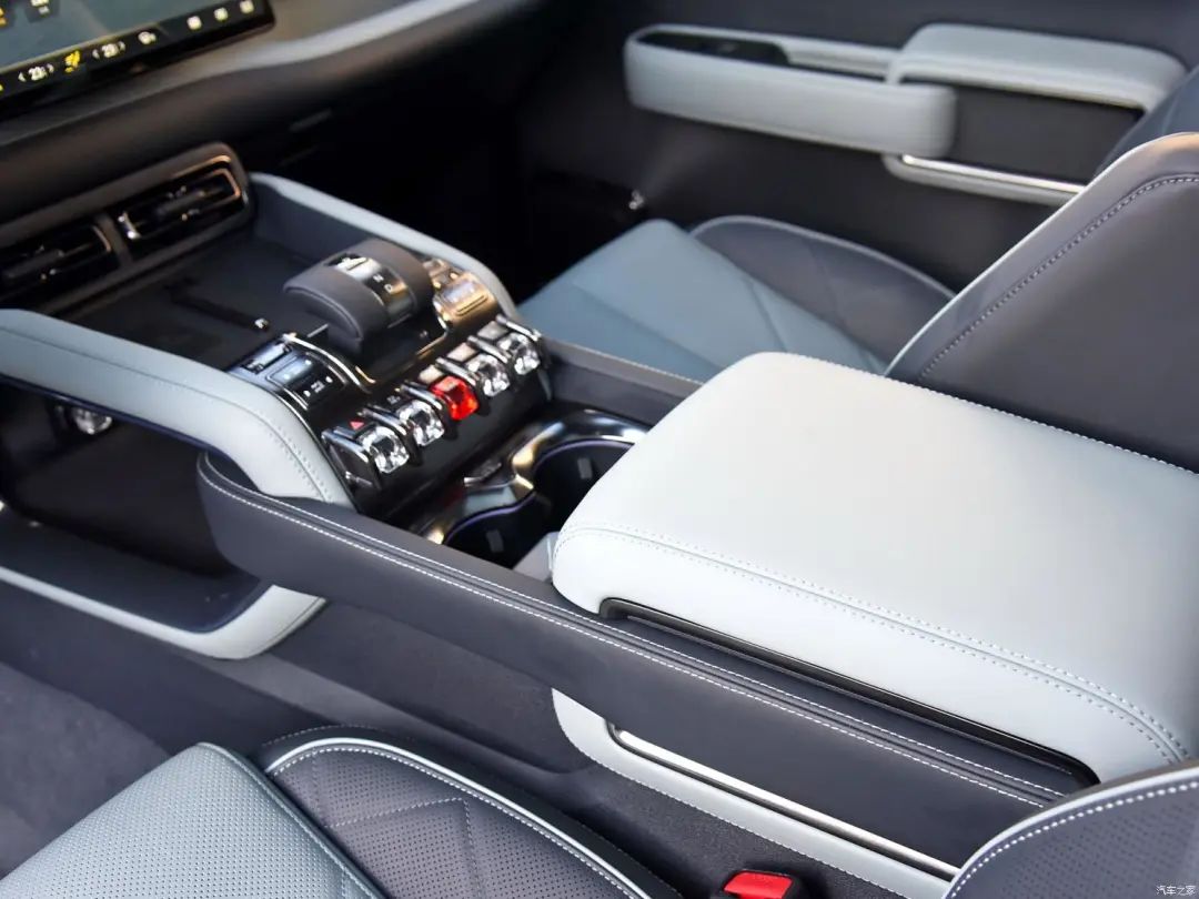 三把锁 非承载车身 4.8秒破百,越野不输路虎卫士,便宜几十万!