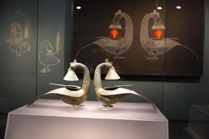 羽纹铜凤灯 西汉 广西壮族自治区博物馆藏