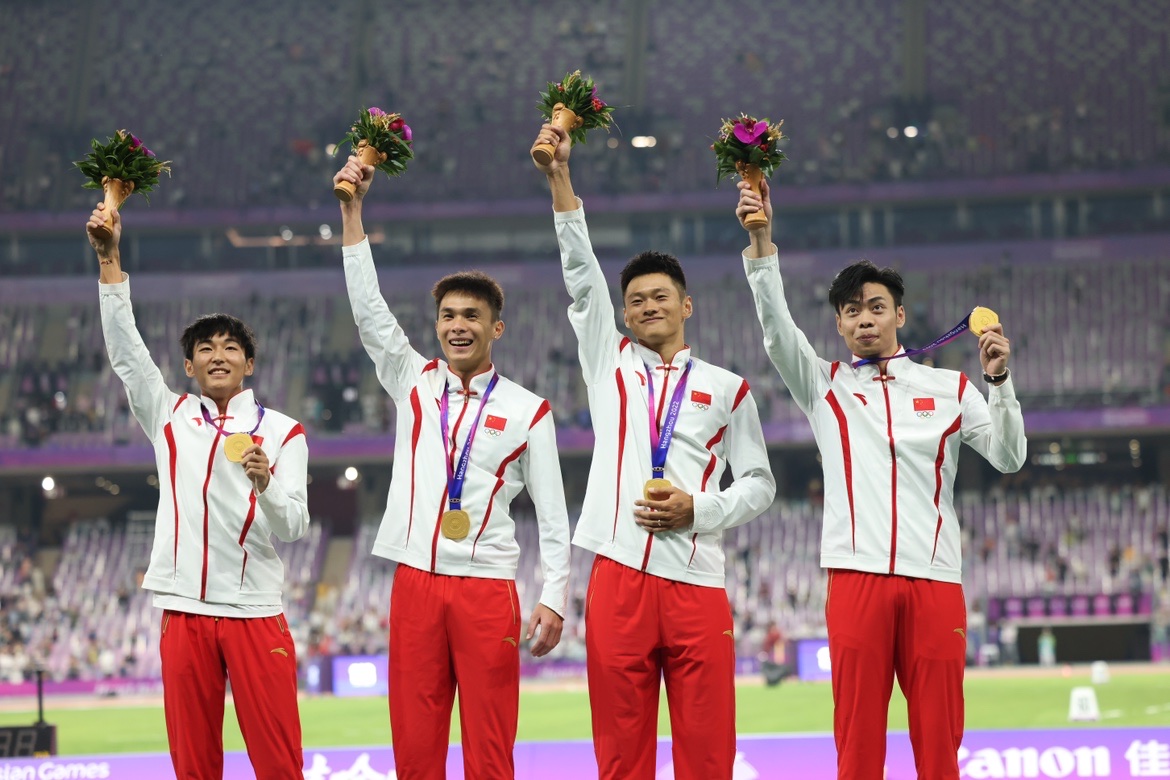 除了夺金，中国男子百米接力也完成了新老传承。  新京报记者 王飞 摄