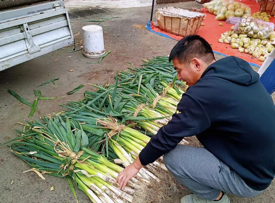 市民选购大葱