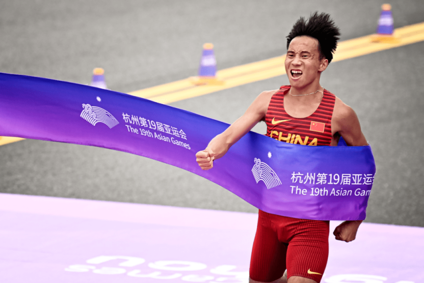 从陪练到创造纪录 马拉松之路 何杰拼到底|马拉松|何杰|亚运会_新浪新闻