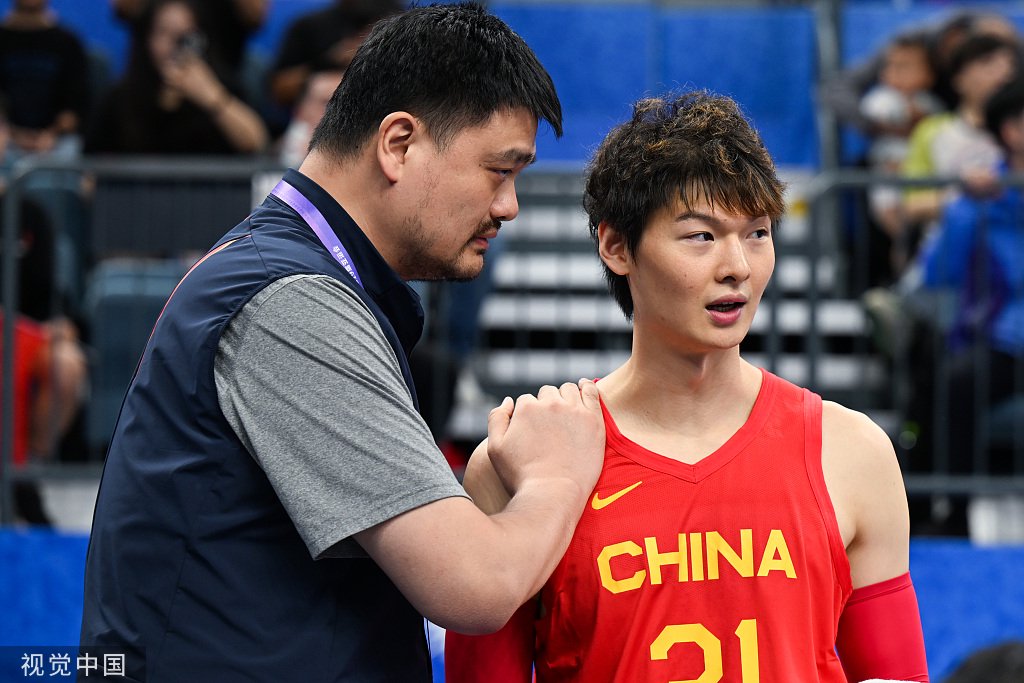姚明赛前还在嘱咐王哲林.