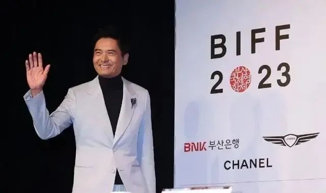 发哥首次回应裸捐56亿元港币:"我也不想捐……"|周润发_新浪财经_新浪