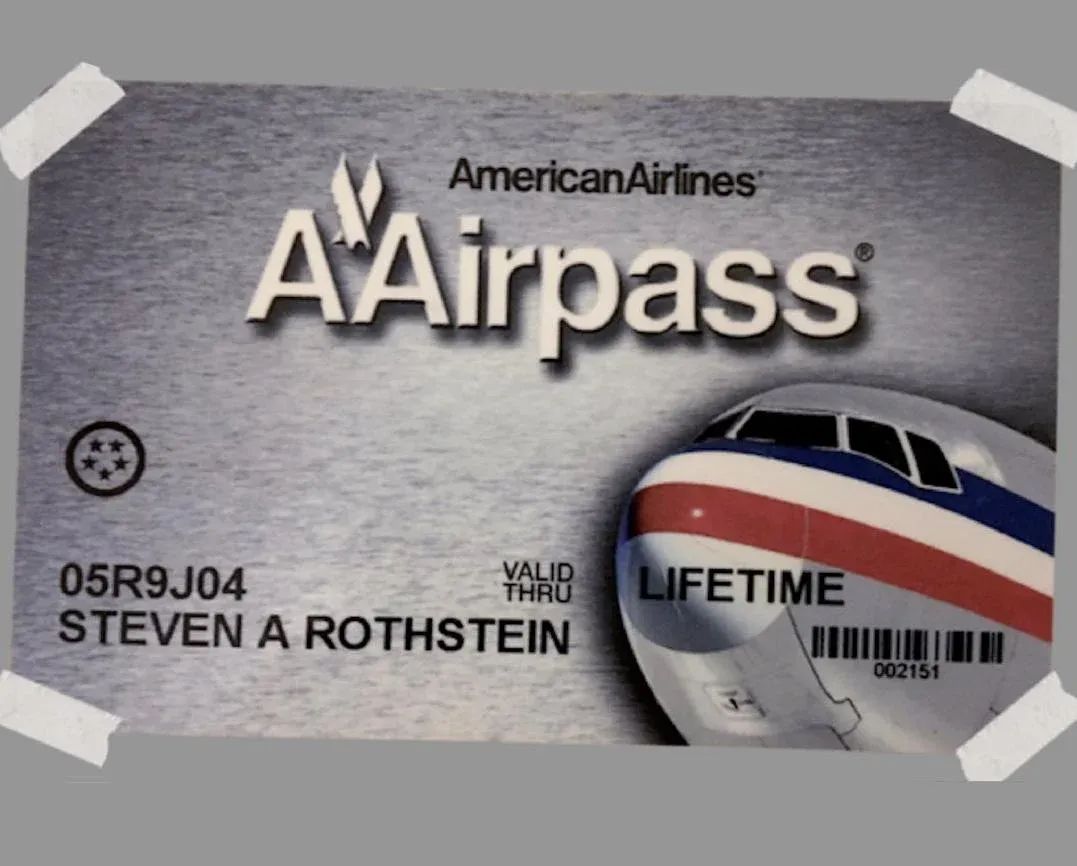 他免费坐了20年头等舱，让美国航空赔了1.5个亿，直接被薅破产……