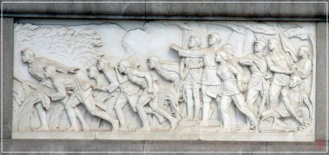 浮雕《抗日游击战争》 图源:中国妇女报