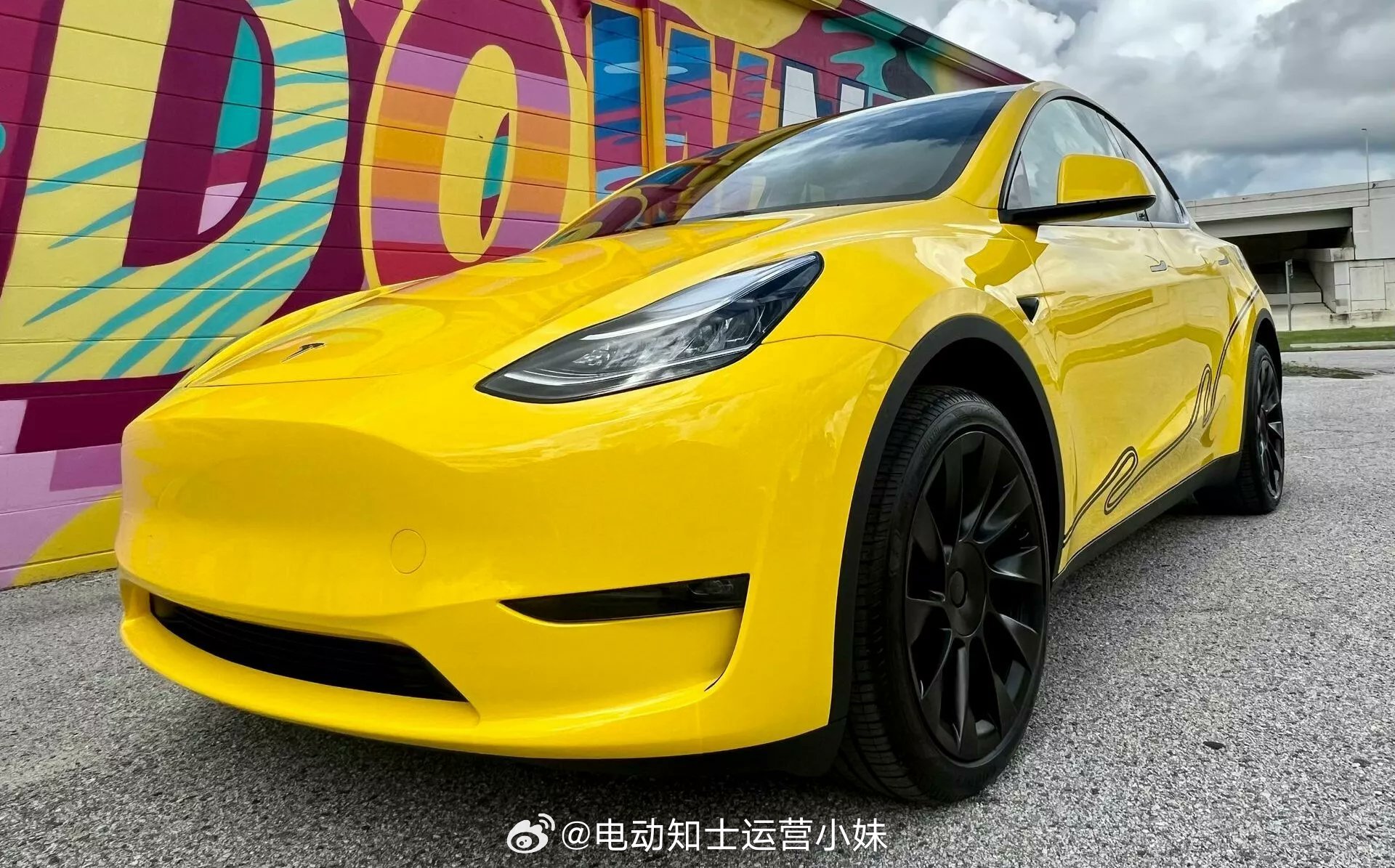 特斯拉modely在佛罗里达的出租车队伍每人2美元