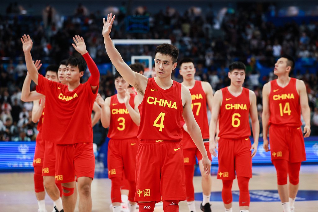 2023年10月6日,浙江杭州,杭州亚运会男篮铜牌决赛,中国男篮101-73战胜