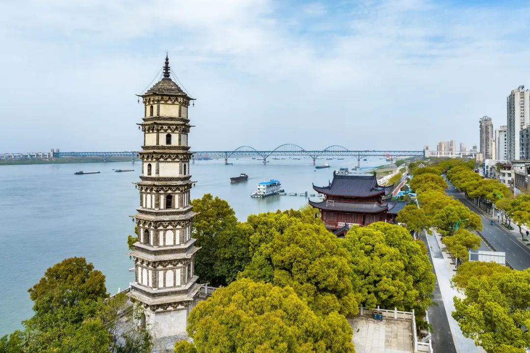 九江治水,面临的是"山-城-河-湖-江"多形态的复杂城市水系统,若是不能