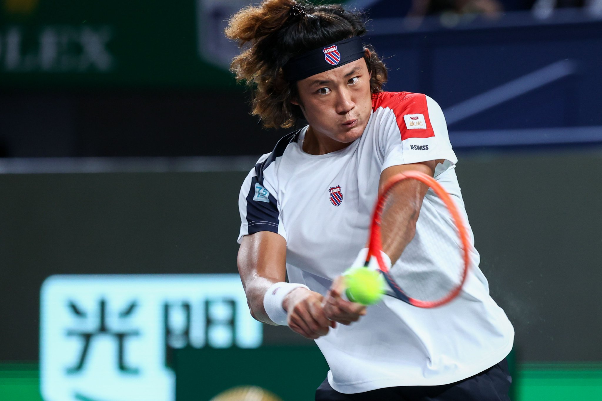 张之臻晋级上海网球大师赛第三轮,多名种子选手爆冷出局|张之臻_新浪