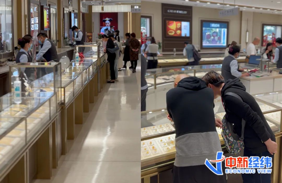 ▲10月7日，菜百首饰黄金首饰柜台。中新经纬 吴一尘摄