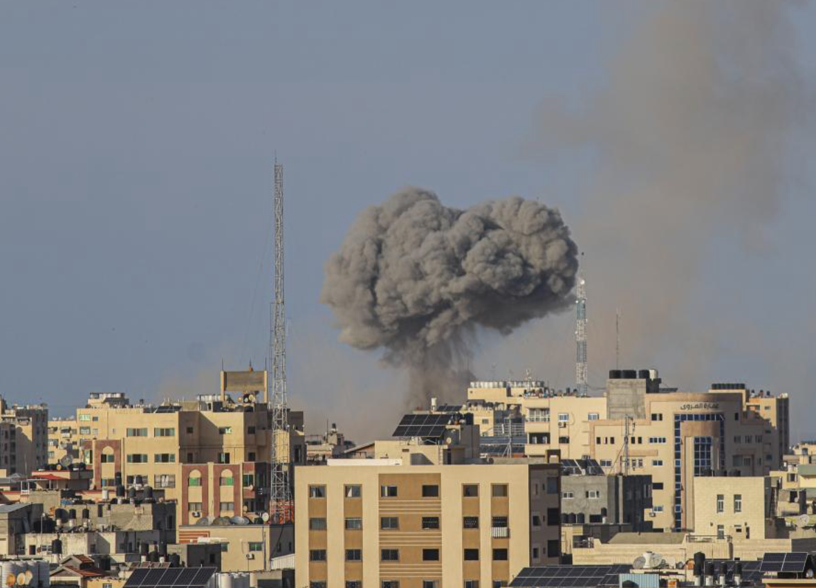 10月7日,以军空袭加沙. 新华社发