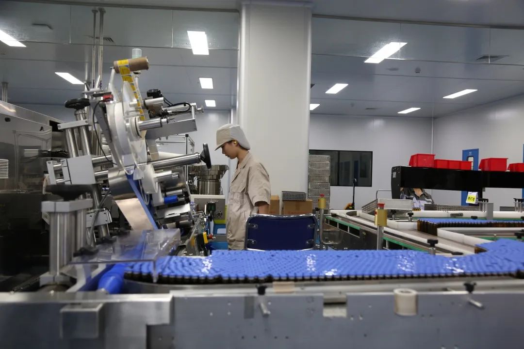 华邦制药药品全流程数字化工厂.重庆市经济信息委供图