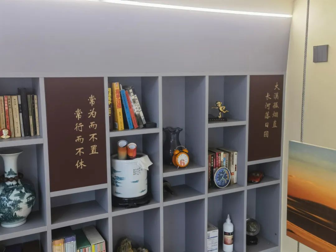 钟汉良朱珠新剧扑街，52岁霸总妆造翻车，网友：姨味太冲了v8.9.5 安卓手机版