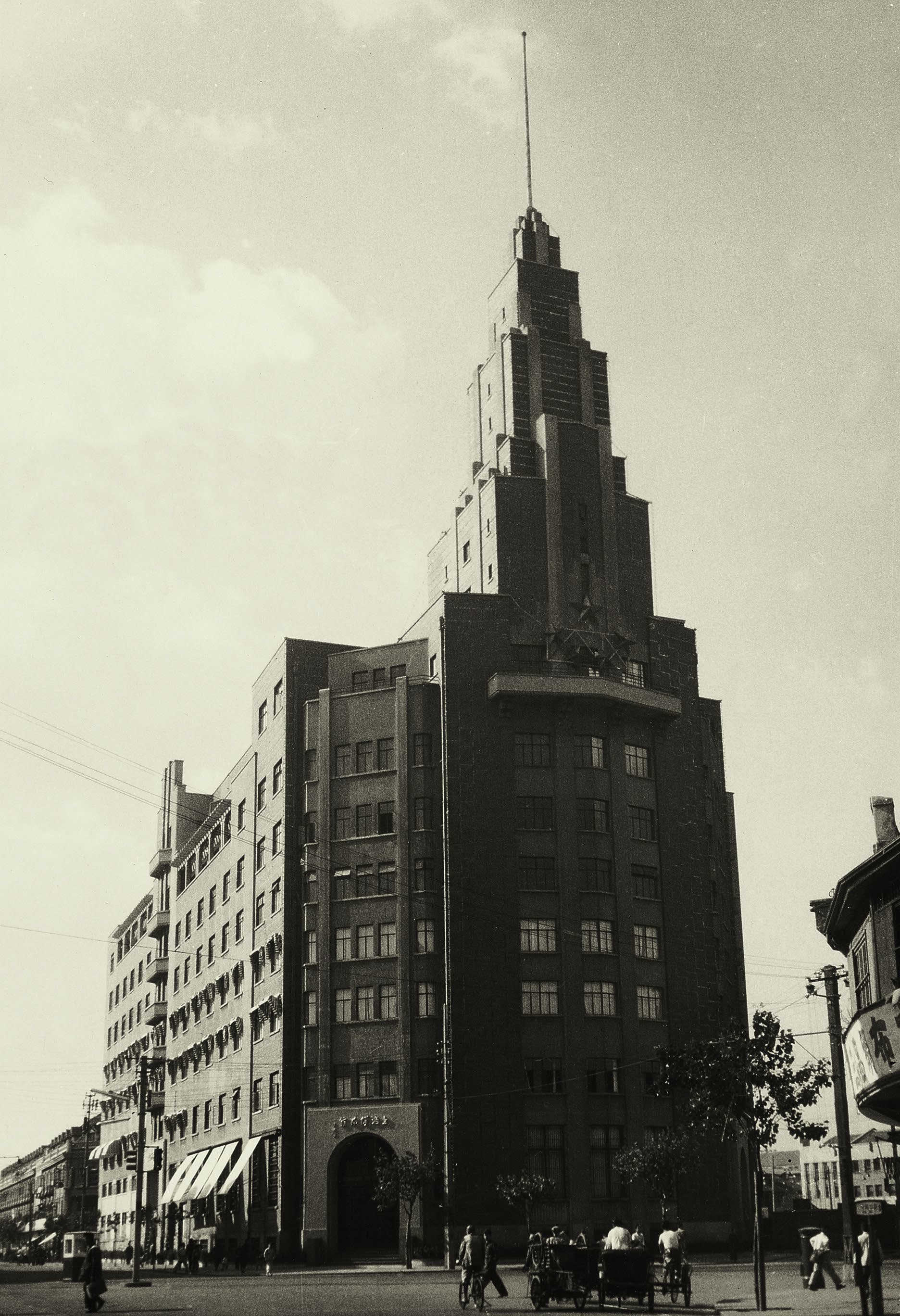 50年代初的上海博物馆据悉,上海博物馆于1952年12月21日正式开馆,原址