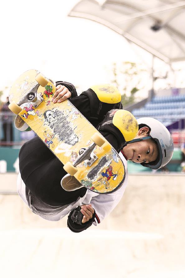 15岁的陈烨夺得男子滑板碗池冠军 特派记者 李铭珅 摄
