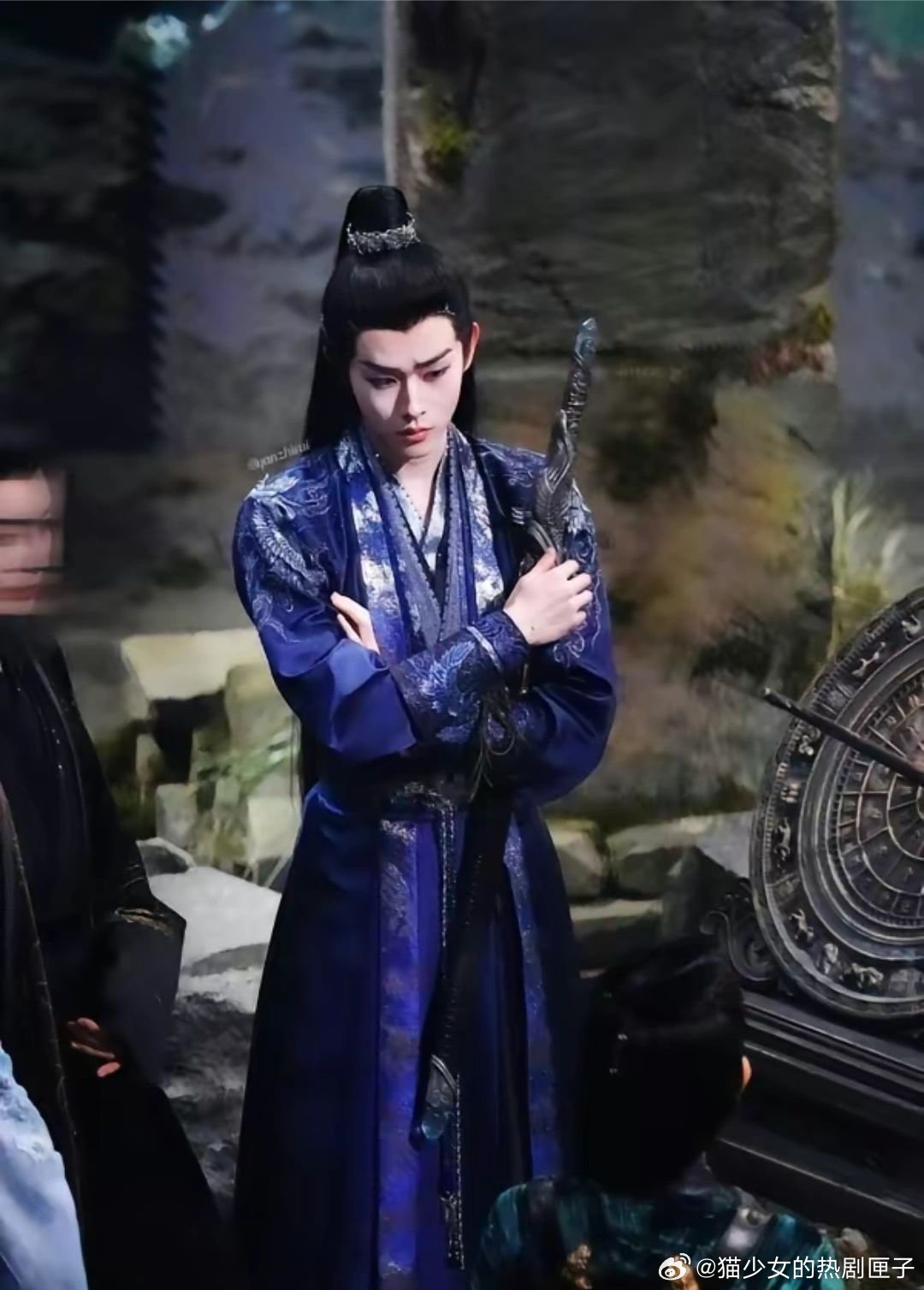 田嘉瑞《大梦归离 》两套造型 有抹额vs无抹额的卓翼宸|大梦归离 _新浪新闻