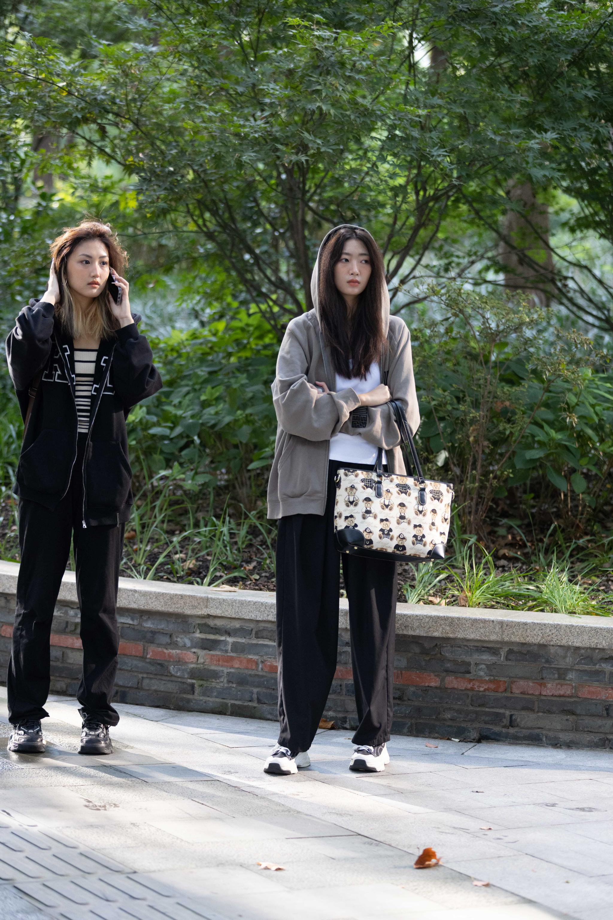 上海时装周场外一瞥,素人和模特儿在街头"撩"人|春夏_新浪财经_新浪网