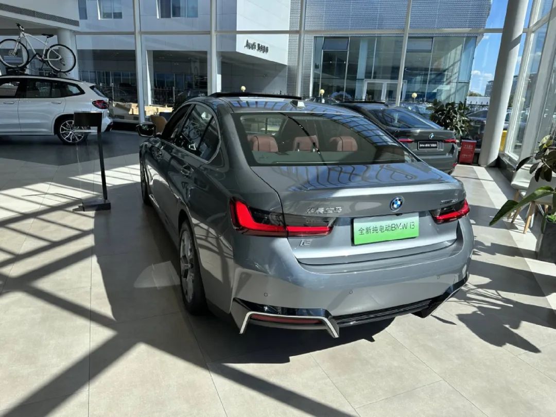 不到20万买宝马b级车到店一探究竟手里的车瞬间不香了