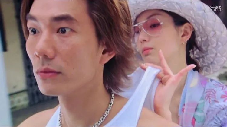 郑秀文扮演的角色总有种贱兮兮的萌意和活力.