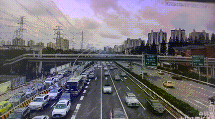 图4 优化前漕宝路下匝道通行情况（四倍速播放）